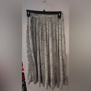 Who What Wear Skirt
• pattern
• polka dot
• leopard print